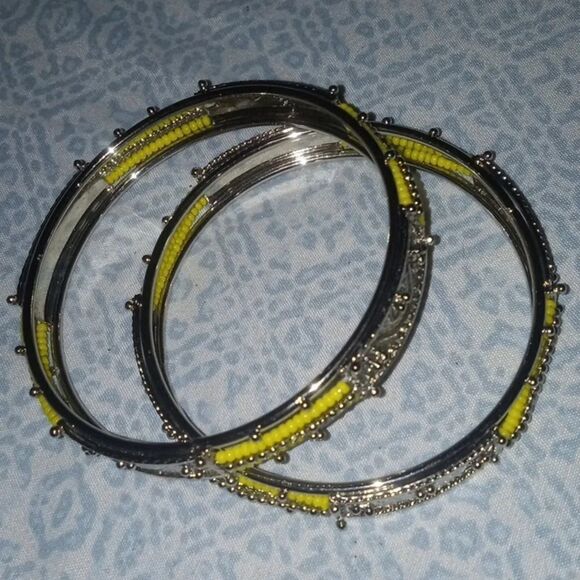 Beautiful bangles‎ - Picture 1 of 3
